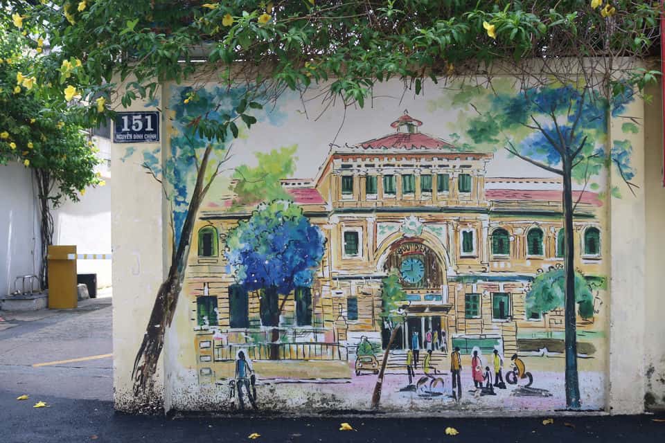 Du lịch Sài Gòn Khám phá bưu điện thành phố Hồ Chí Minh cổ kính